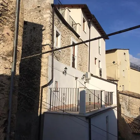 4 Bed 3 Bathroom Mountain Retreat In Roccacasale Holiday home *