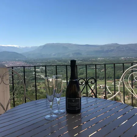 Holiday home 4 Bed 3 Bathroom Mountain Retreat In Roccacasale