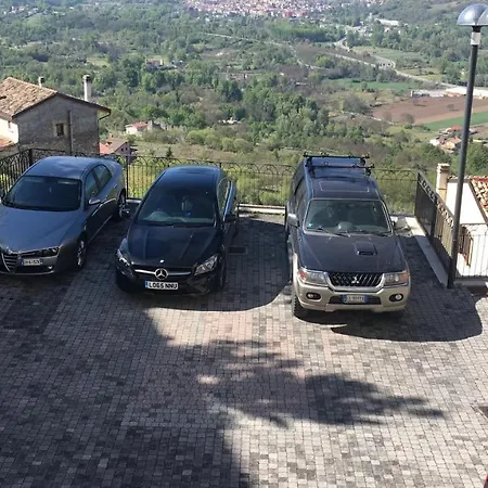 Holiday home 4 Bed 3 Bathroom Mountain Retreat In Roccacasale