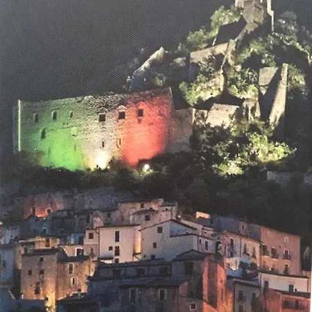 4 Bed 3 Bathroom Mountain Retreat In Roccacasale Holiday home *