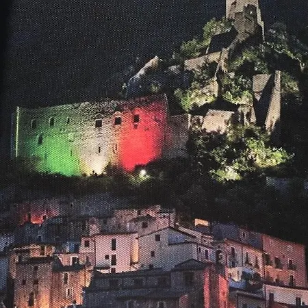 Holiday home 4 Bed 3 Bathroom Mountain Retreat In Roccacasale *