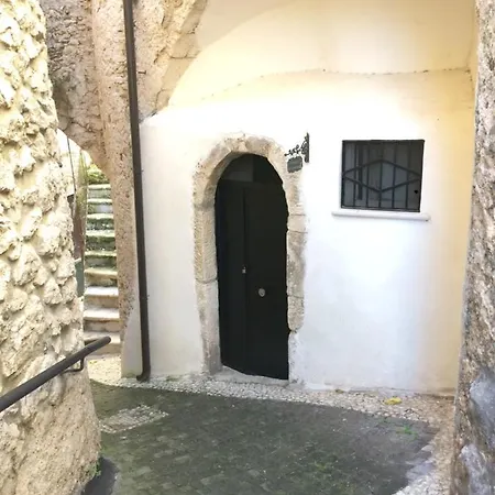 4 Bed 3 Bathroom Mountain Retreat In Roccacasale
